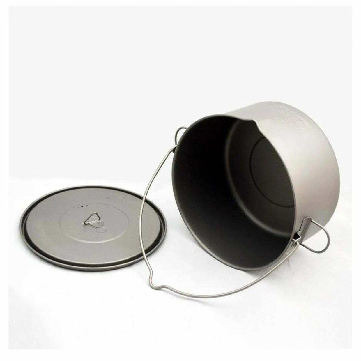 Titanium 2000ml Pot with Bail Handle